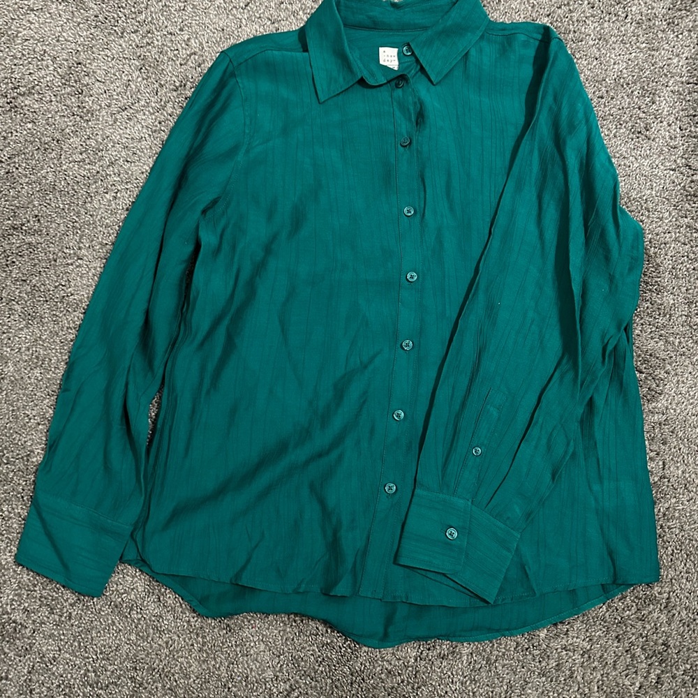 Women’s green button up shirt